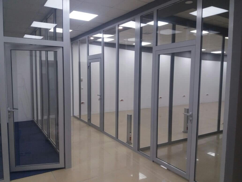 Стационарная алюминиевая перегородка GFTD613 Стационарная алюминиевая перегородка GFTD613